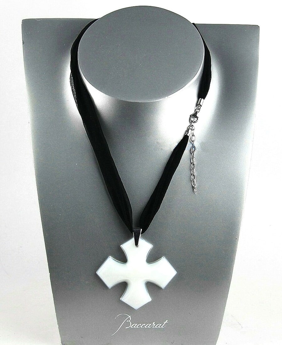 BACCARAT ROCK'MANTIC OCCITANE OPAL CROSS ST. SILVER NECKLACE: BACCARAT 100% BRAND NEW, 100% AUTHENTICLARGE CROSS ON SILK CHIFFON 21" CORDMILKY - WHITE OPAL Full - Lead Crystal..925 STERLIG SILVER BALE & 2" Extension Chain.Cross: 2 1/8" (55 mm) WideBaccarat signa