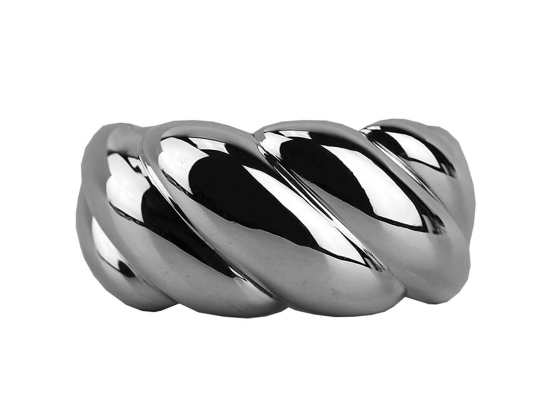 DAVID YURMAN SOLID St. SILVER SCULPTURED CABLE XL BRACELET SIZE M: DAVID YURMAN CUFF BRACELETEXTRA LARGE SCULPTURED CABLE BRACELET SIZE M BRAND NEW, COMES WITH ORIGINAL BOX, POUCH & POLISHING CLOTH.SOLID .925 STERLING SILVER.36 mm Wide x 14 mm Thick x 76 mm Wide (Out