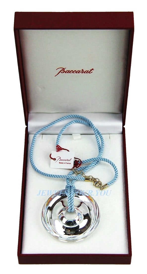 BACCARAT B SPIRIT LARGE MIRROR CLEAR PENDANT 2 3/8" DIAMETER: MADE IN FRANCE100% AUTHENTICBACCARATB SPIRIT PENDANT LARGEAbout 16" Long Silk CordWith STERLING SILVER ClosureMain Stone: MIRROR CLEARFull-Lead Crystal Pendant Pendant Closure And Extention.SIZE: 2