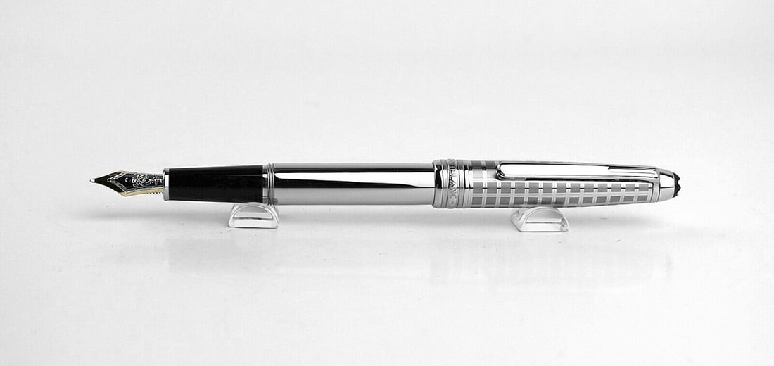 MONTBLANC MEISTERSTUCK SOLITAIRE 24844 FOUNTAIN 9943: MONTBLANC MEISTERSTUCK SOLITAIRE 144. IDENT: 9943 (M23844) STAINLESS STEEL II 18K SOLID GOLD NIB - "M" PLATINUM COATED & BLACK RESIN. Piston Converter Mechanism (you can use cartridges also). Made in