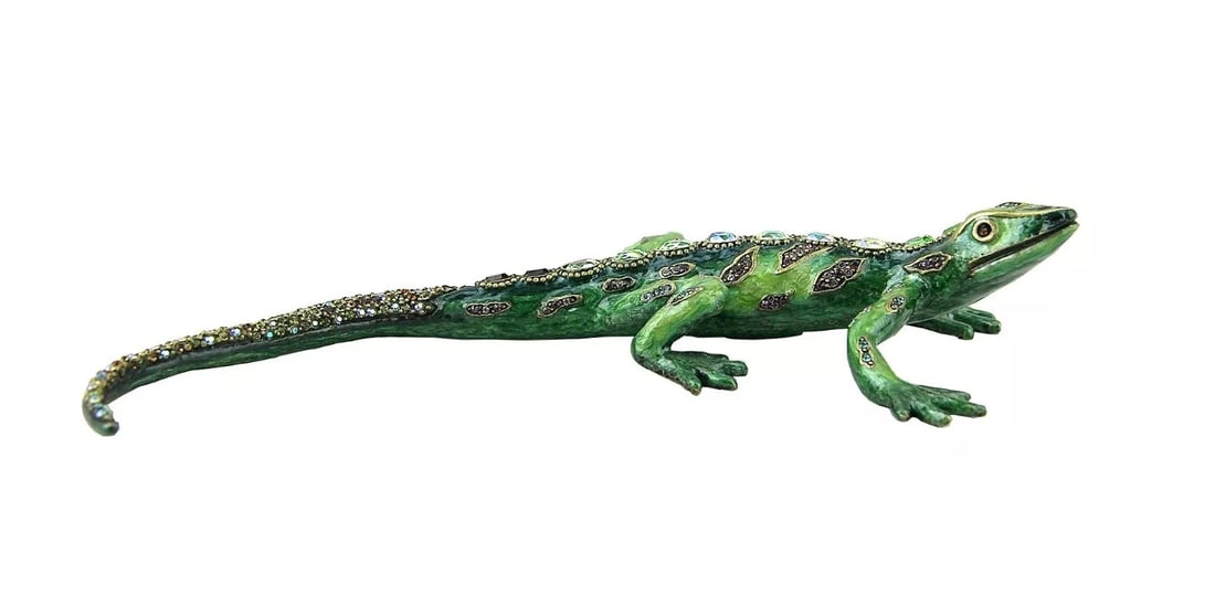 JAY STRONGWATER 8" LONG FIJI SALAMANDER SAWYER GREEN SWAROVSKI: JAY STRONGWATERLARGE SALAMANDER Name: SAWYERFrom FIJI CollectionHandpainted Enamel over metalHand-set Swarovski Crystals.8" Long x 3.5" Wide x 1.5" High Handcrafted in USABrand New, NO BOX.