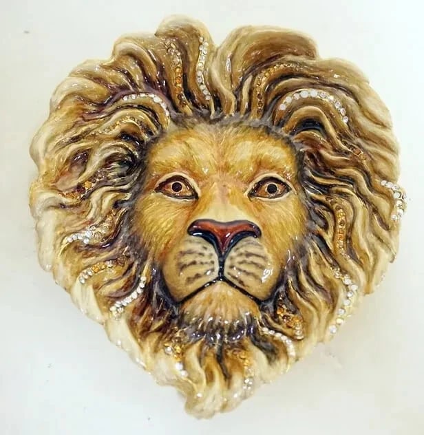 JAY STRONGWATER Jungle Extremly Rare Lion Head Trinket Tray *SIMBA* New in Box: JAY STRONGWATER Jungle Extremely Rare Lion Head Trinket Tray *SIMBA* New in BoxJAY STRONGWATER Jungle Extremely Rare Lion Head Trinket Tray *SIMBA* New in Box with tags. Signed by Jay Strongwater,Auth