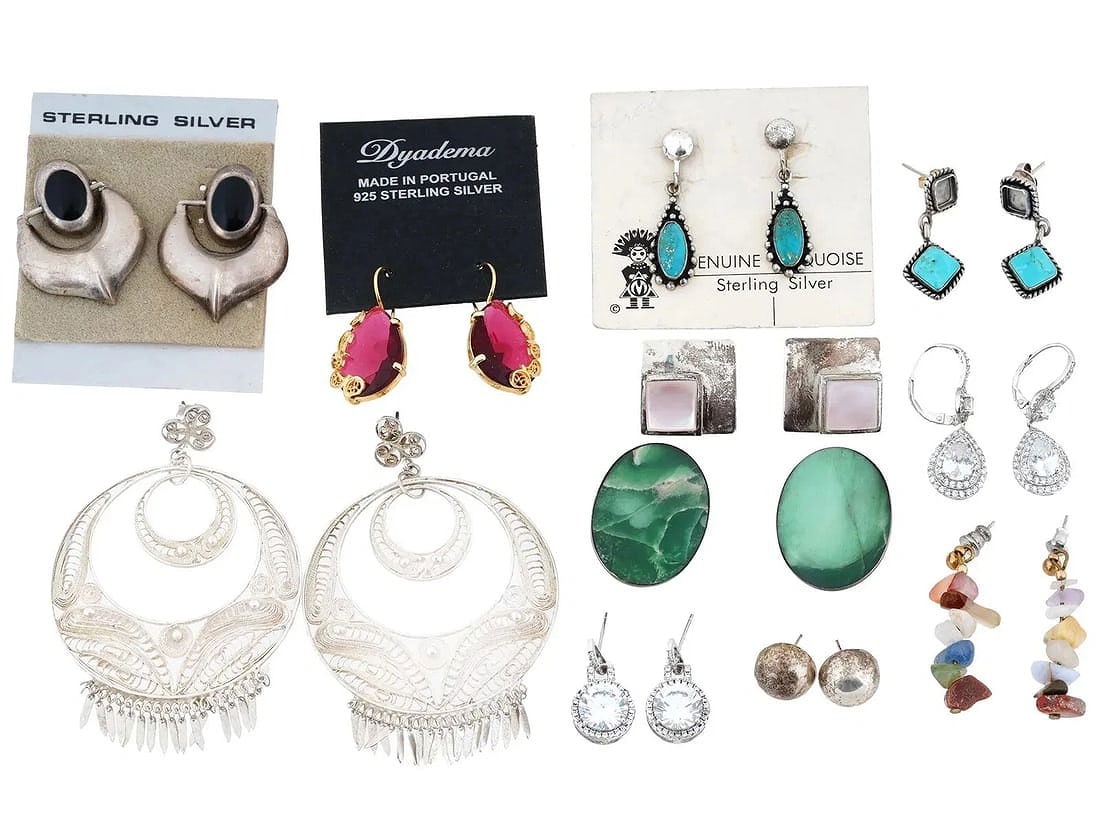 Lot of GORGEOUS 11 PAIRS VINTAGE/NEW JEWELED STERLING SILVER EARRINGS 106 GRAMS: A lot of GORGEOUS 11 PAIRS VINTAGE/NEW JEWELED STERLING SILVER EARRINGS 106 GRAMSA lot of GORGEOUS 11 PAIRS ( ITALY, MEXICO, PORTUGAL, USA ) VINTAGE AND NEW JEWELED SEMI PRECIOUS Stones STERLING SILVE
