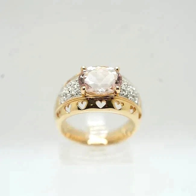 Stunning 14K Solid Yelow Gold with Quality Pink Amethyst Ring Size 8; 8.9 grams: Stunning 14K Solid Yelow Gold with Quality Pink Amethyst Ring Size 8; Total weight 8.9 grams, Size: 7/8 in. x 5/8 in.Excellent Like New Condition, 8.9 Grams