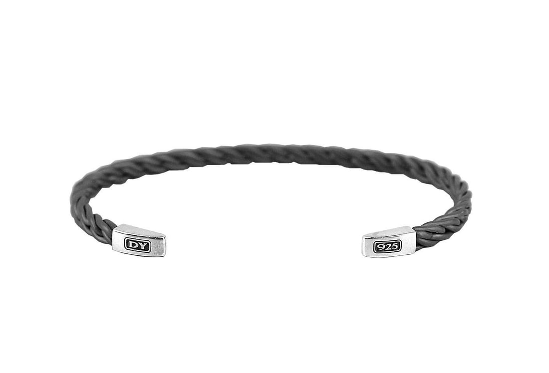 DAVID YURMAN STERLING SILVER TITANIUM GUNMETAL 4 mm CUFF BRACELET Size S # 41B: DAVID YURMAN GORGEOUS SOLID STERLING SILVER TITANIUM BRACELET # 41B SIZE: SMALL; MADE OF .925 STERLING SILVER & GUNMETAL TITANIUM. 4 mm Thick, 7" Length. ORIGINAL BOX, POUCH & POLISHING CLOTH