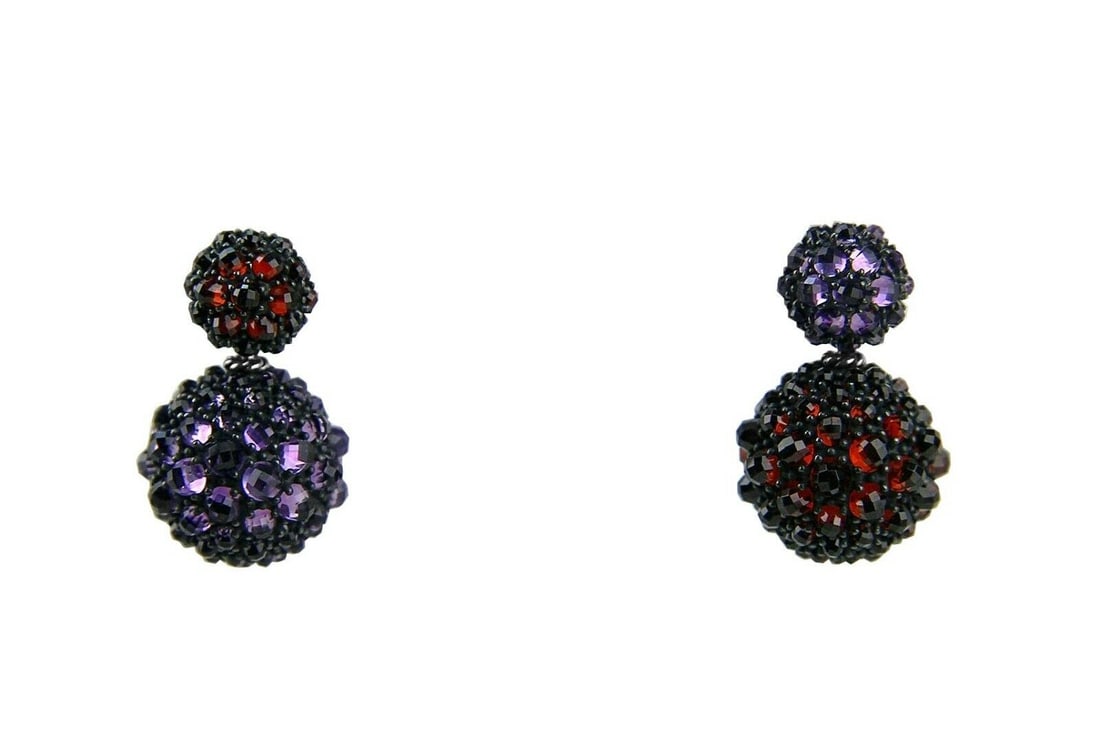 DAVID YURMAN CABLE OSETRA BERRIES 16 mm EARRINGS: DAVID YURMANGORGEOUS BERRIES DROP EARRINGSSOLID STERLING SILVERMADE OF SOLID .925 STERLING SILVERAMETHYST AND RED GARNETBOTTOM PART OF THE EARRINGS CAN BE DETACHEDFROM TOP PART.TOP PART CAN BE USED AS