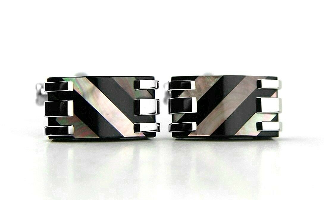 MONTBLANC CUFFLINKS ST. STEEL MOTHER OF PEARL 109501: MONTBLANC MOTHER OF PEARL CUFFLINKSTHIS IS HUGE STATEMENT!AMAZING STAINLESS STEEL WITH STRIPED MOTHER OF PEARL21 mm x 11 mm100% AUTHENTIC & 100% BRAND NEW NO BOXIDENT: 109501Made in Germany