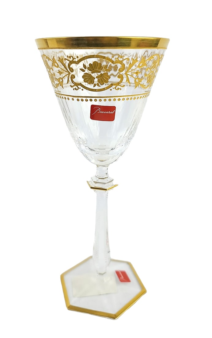 BACCARAT SUPER RARE RIVOLI RED WINE / AMERICAN WATER GOBLET 8 1/8" GLASS #1: BACCARAT EXTREMELY RARE!!!NOT AVAILABLE ANYWHERE IN THE WORLD.SERIOUS COLLECTORS ITEM!100% HAND MADE AND GOLD PAINTED.RIVOLI CLEAR WITH 24K GOLD CRYSTAL GLASSRED WINE EU / AMERICAN WATER GOBLET #1Colo