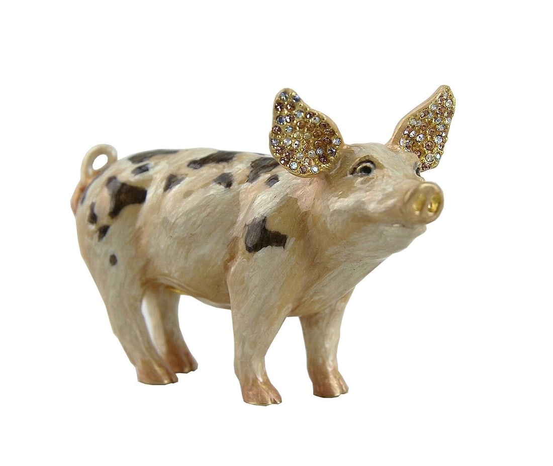 JAY STRONGWATER MEADOW WILBER LARGE PIG FIGURINE SWAROVSKI: JAY STRONGWATERA STUNNING LARGEPIG FUGURINEFrom MEADOW collectionName: WILBERColor GOLD & PINKHandcrafted in the USAHandpainted Enamel over metalHandset Swarovski Crystals4"W x 2 3/4"H x 1 1/2"DBRAND 