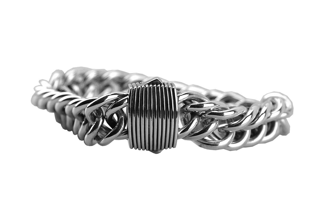 DAVID YURMAN SOLID STERLING SILVER 16mm DOUBLE CURB LINK ROYAL CORD BRACELET 22B: ABSOLUTELY UNIQUE AND BEAUTIFUL! 100% BRAND NEW IN ORIGINAL BOX, POUCH & POLISHING CLOTH100% AUTHENTICDAVID YURMANGORGEOUS SOLID STERLING SILVER BRACELET # 22BDOUBLE CURB CHAIN ROYAL CORDSIZE: LARGEMA
