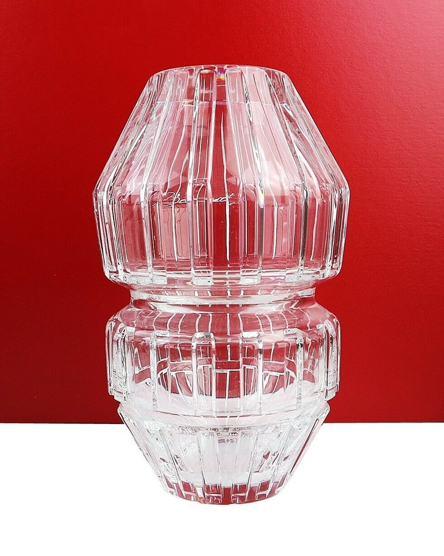 BACCARAT PATRICIA URQUIOLA VARIATIONS VASE FRANCE: BACCARAT SAMPLEPATRICIA URQUIOLA VARIATIONS VASE - #2 HANDCRAFTED FULL LEAD CRYSTAL LIMITED EDITION THIS IS AN EXTREMELY RARE VASE! Color: CLEAR. MADE IN FRANCE. Signed and stamped Baccarat This is a 
