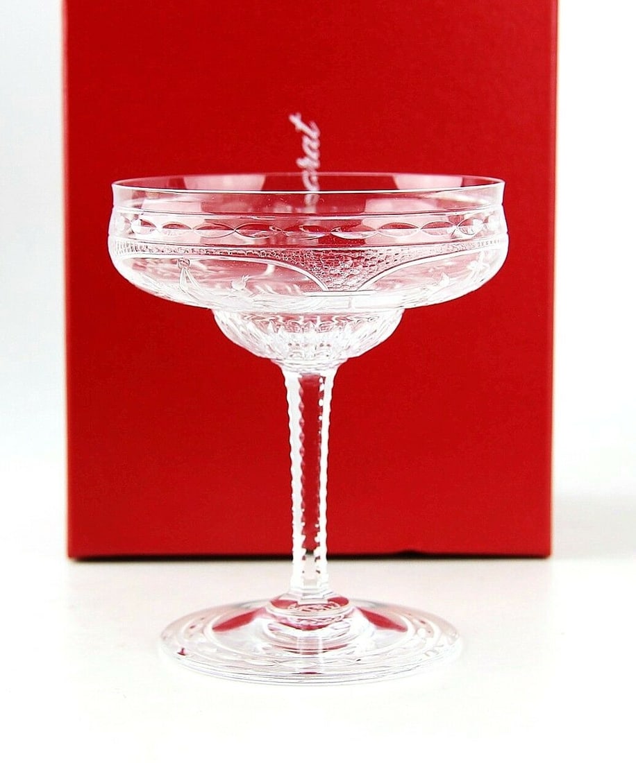 BACCARAT HAND MADE VALLEE SOUSER CHAMPAGNE CRYSTAL GLASS: BACCARAT EXTREMELY RARE!!!NOT AVAILABLE ANYWHERE IN THE WORLD.SERIOUS COLLECTORS ITEM 100% HAND MADE AND ENGRAVEDVALLEE SOUCER CHAMPAGNE CLEAR CRYSTAL GLASS.Color: CLEAR. MADE IN FRANCE. MODEL NUMBER:
