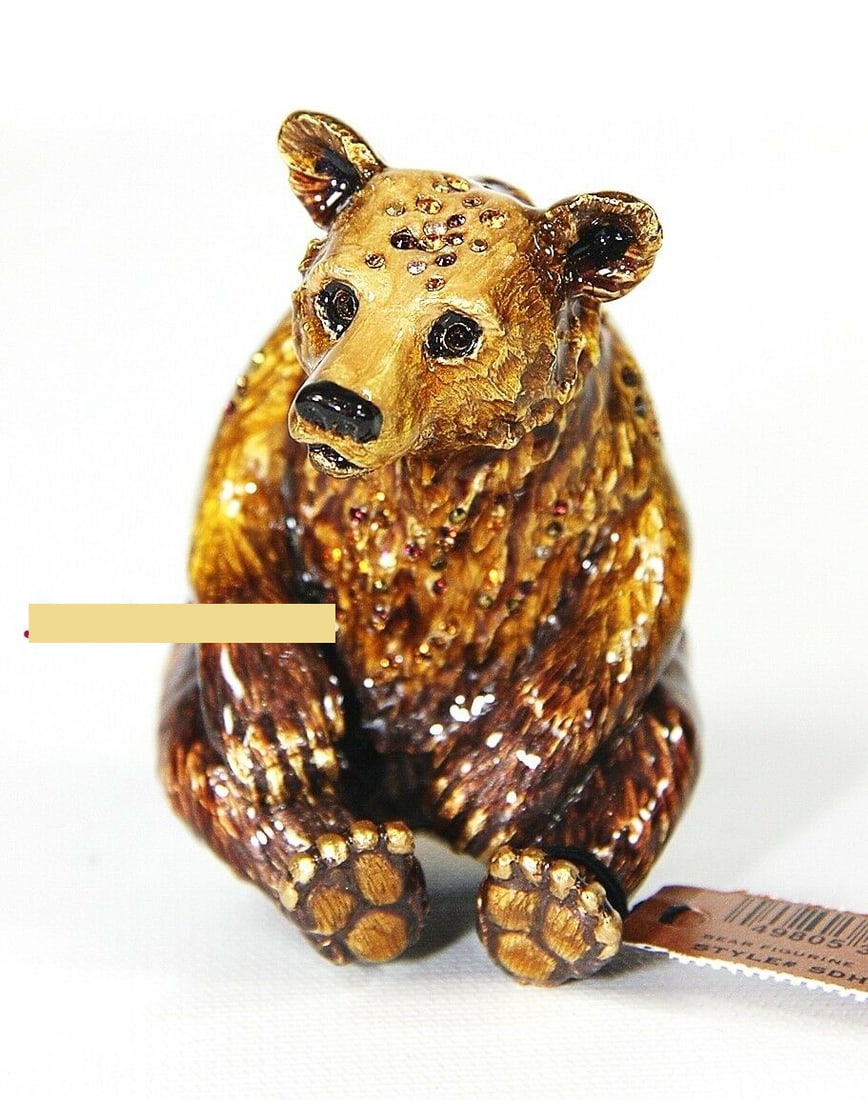 JAY STRONGWATER BART HIGHLAND FLING BEAR with SWAROVSKI CRYSTALS: JAY STRONGWATERBEAR BART FIGURINEFrom HIGHLAND FLING CollectionName: BARTHandpainted Enamel over metalHand-set Swarovski Crystals.3.25" Tall x 2.25" Wide x 2.75" DeepHandcrafted in the USABRAND NEW, O