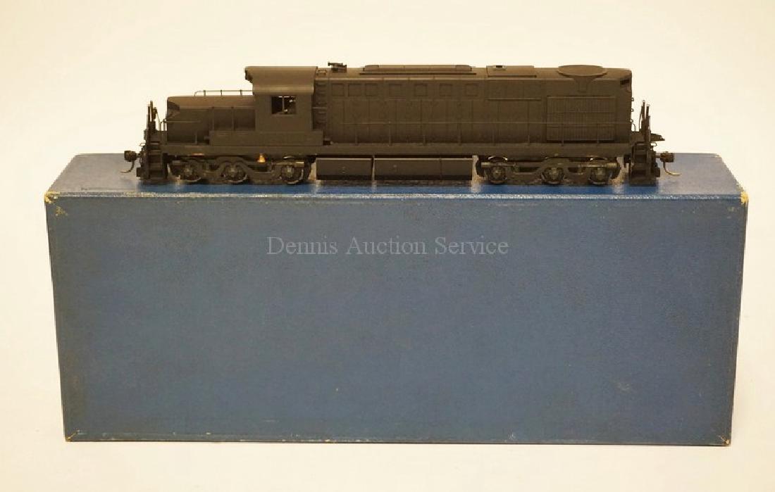 ALCO DL-600B LOW HOOD BRASS HO DIESEL LOCOMOTIVE (1 of 4)
