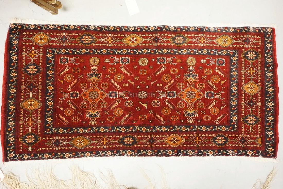 SMALL ANTIQUE ORIENTAL RUG MEASURING 4 TT X 1 FT 11 (1 of 2)