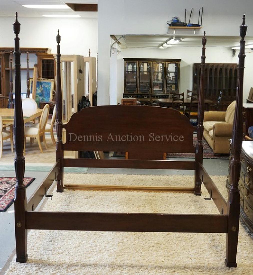 DREXEL HERITAGE MAHOGANY HEADBOARD WITH A HOLLYWOOD (1 of 4)