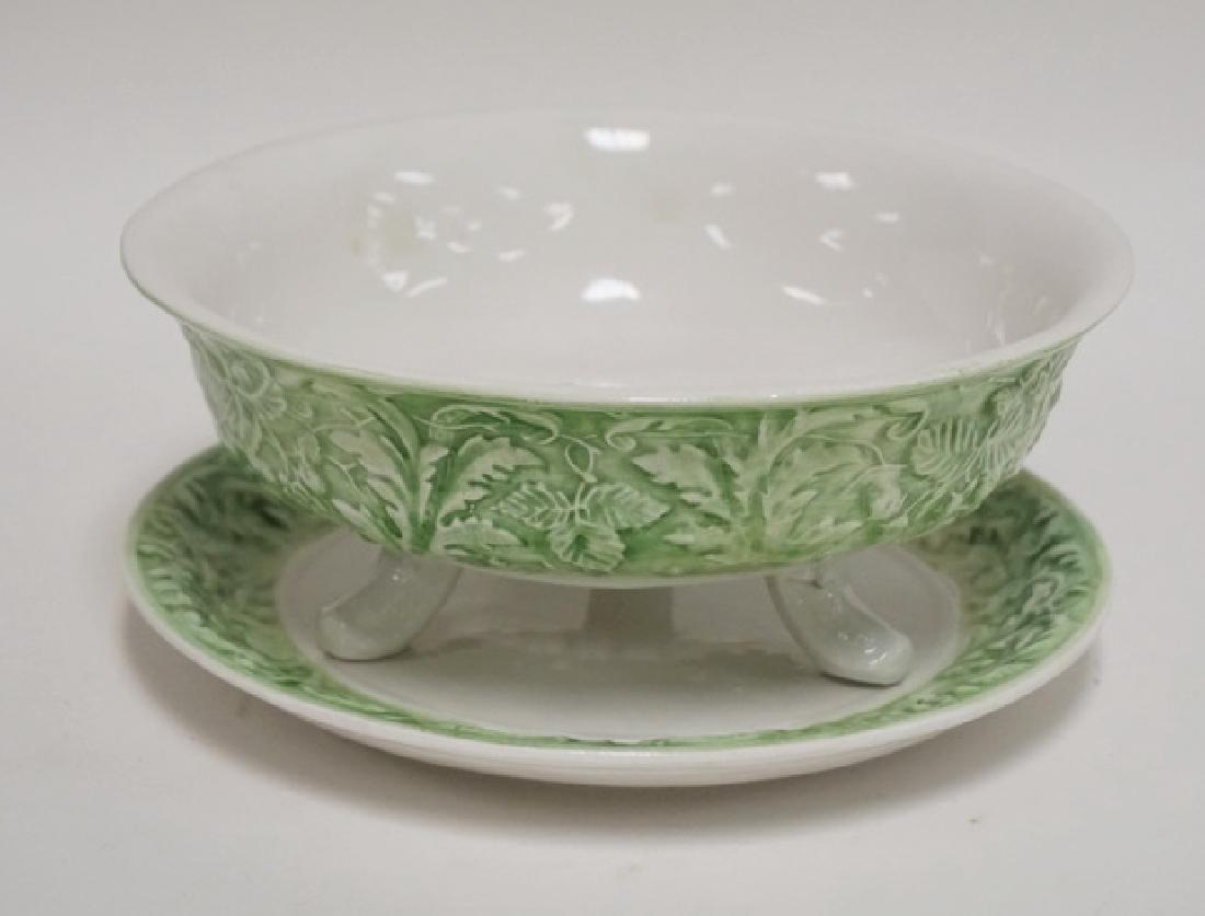MOTTAHEDEH ITALIAN STRAWBERRY BOWL WITH UNDERPLATE. 7: MOTTAHEDEH ITALIAN STRAWBERRY BOWL WITH UNDERPLATE. 7 5/8 INCH DIA.