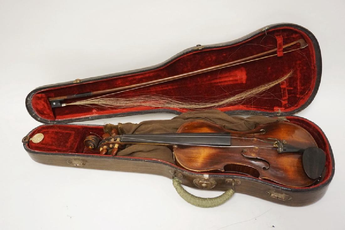 JACOBUS STAINER VIOLIN IN CASE. (1 of 3)