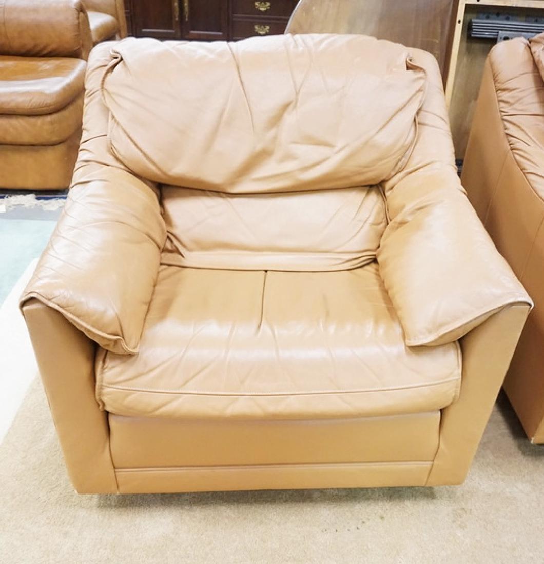LIGHT BROWN LEATHER LOUNGE CHAIR. (1 of 1)