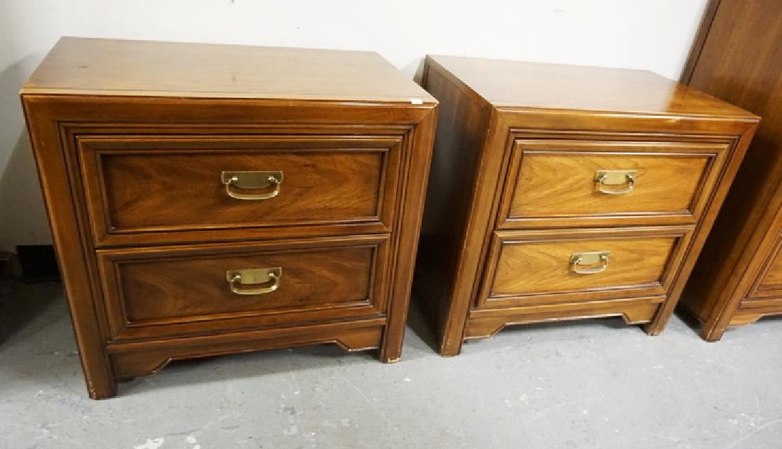 PAIR OF *HUNTLEY* BY THOMASVILLE NIGHTSTANDS.: PAIR OF *HUNTLEY* BY THOMASVILLE NIGHTSTANDS.