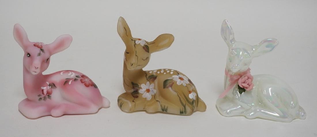 LOT OF 3 HAND PAINTED FENTON ART GLASS FIGURES OF DEER. (1 of 1)