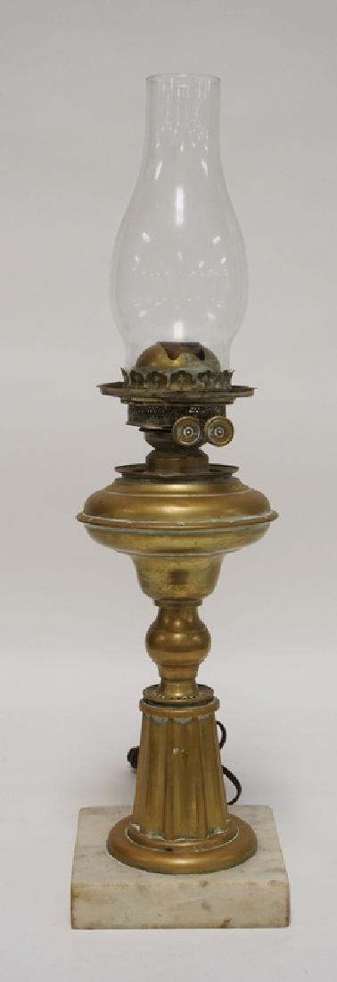 ANTIQUE BRASS OIL LAMP (ELECTRIFIED). MARBLE BASE. 22 (1 of 1)