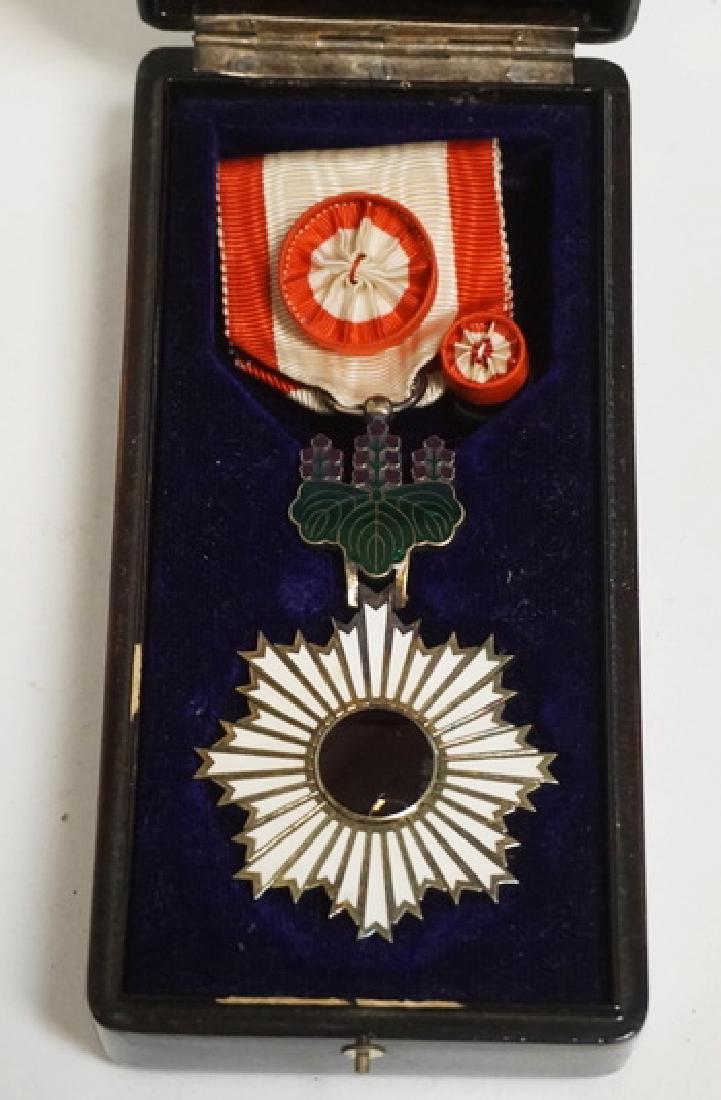 ORDER OF THE RISING SUN 4TH CLASS MEDAL WITH BOX. THE (1 of 3)