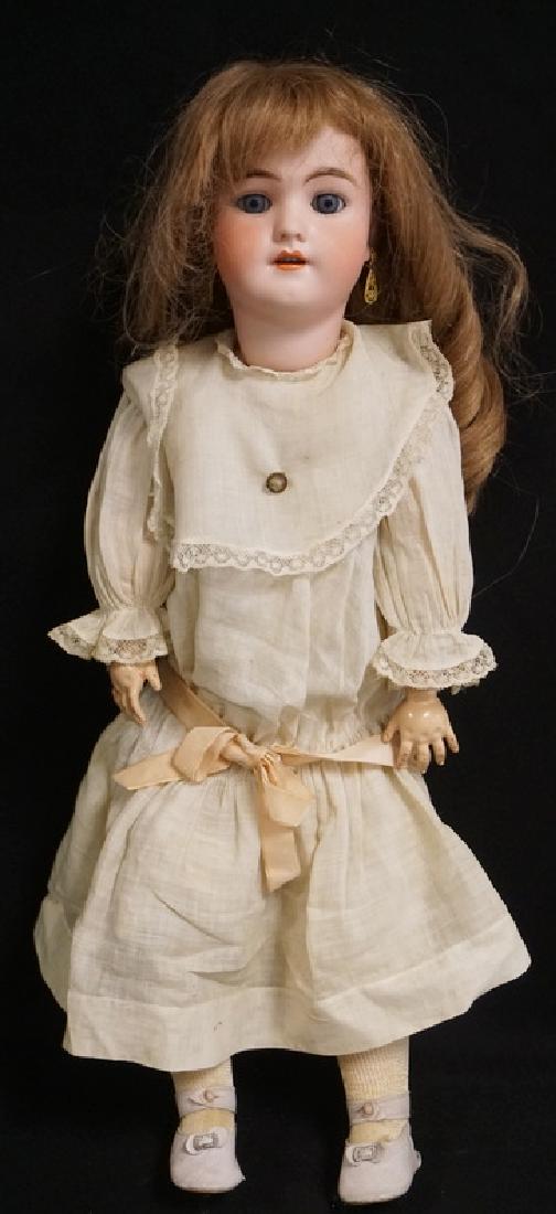 HEINRICH HANDIWERCK SIMON & HALBIG GERMAN BISQUE HEAD (1 of 2)