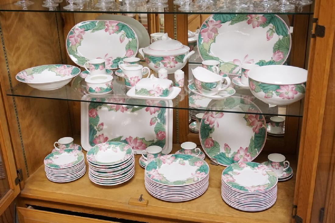 76 PIECE VILLEROY & BOCH *JADE* DINNERWARE SET. 18 3/4 (1 of 3)