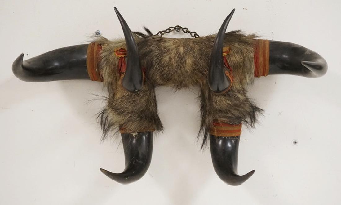 BISON HORN HAT & COAT RACK MEASURING 25 INCHES WIDE. (1 of 2)