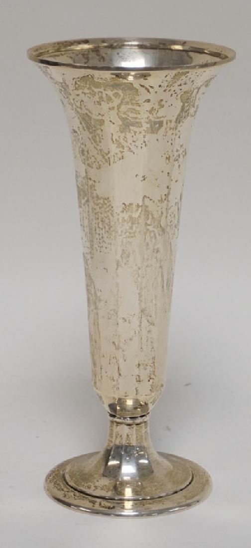 TIFFANY & CO MAKERS STERLING SILVER FOOTED TRUMPET VASE (1 of 3)