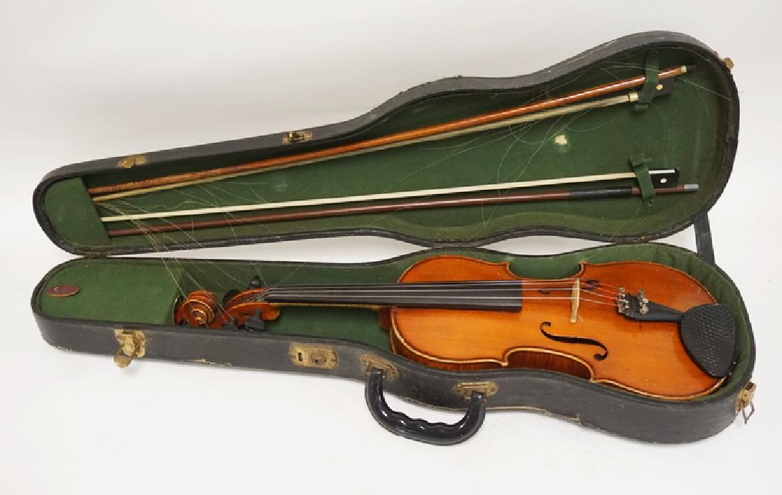 1924 LUB. HEBERLEIN VIOLIN WITH BOWS. 23 INCHES LONG. (1 of 5)