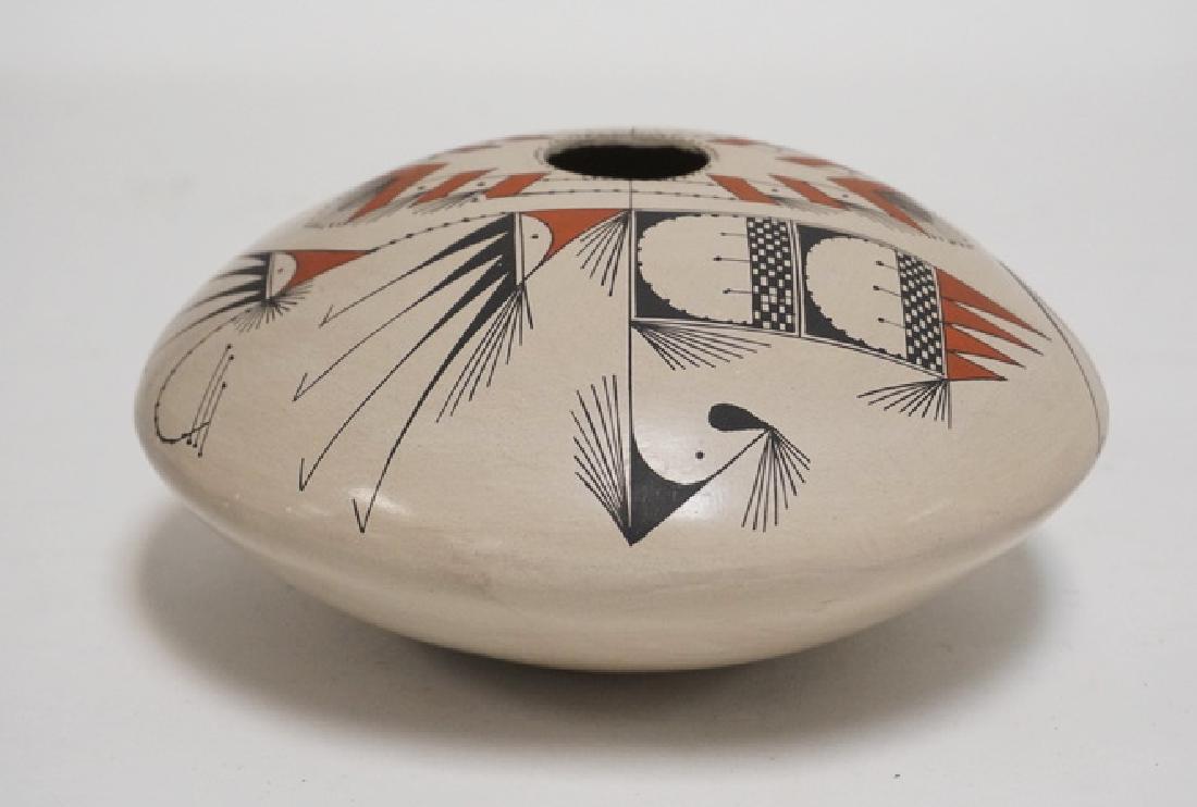 MATA ORTIZ NATIVE AMERICAN INDIAN VASE SIGNED BY ANGEL (1 of 2)