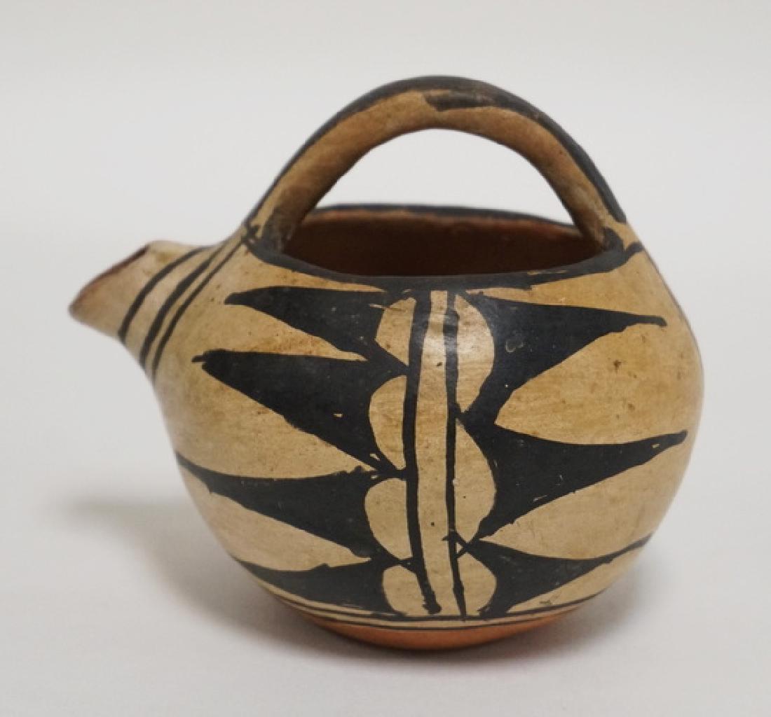 NATIVE AMERICAN INDIAN RED POTTERY VESSEL WITH A HANDLE (1 of 1)