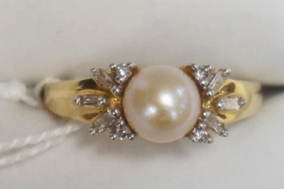 14K GOLD PEARL RING WITH DIAMOND ACCENTS. APPROX SIZE 6 (1 of 1)