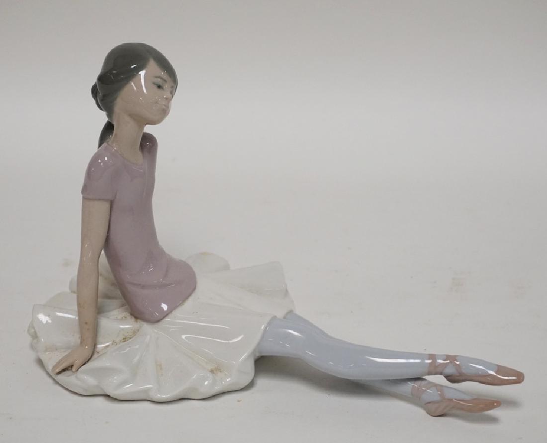 LLADRO PORCELAIN FIGURE OF A BALLERINA. 9 3/4 INCHES (1 of 1)