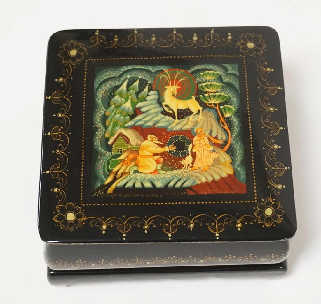 HAND PAINTED AND ARTIST SIGNED RUSSIAN BOX DECORATED (1 of 2)