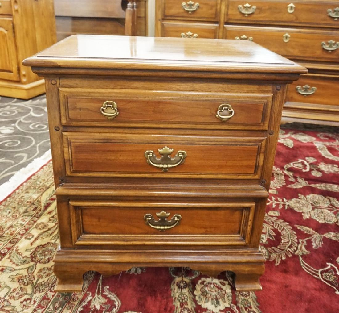 KENT COFFEY *CARRIAGE TRADE* 3 DRAWER NIGHTSTAND.: KENT COFFEY *CARRIAGE TRADE* 3 DRAWER NIGHTSTAND.