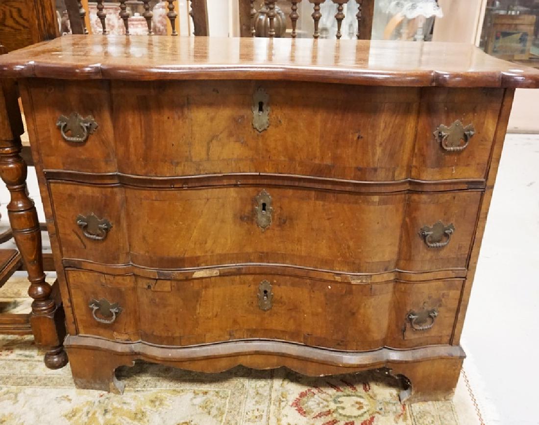 3 DRW CHEST WITH SERPENTINE FRONT. SOME VENIR LOSS. 40 (1 of 1)