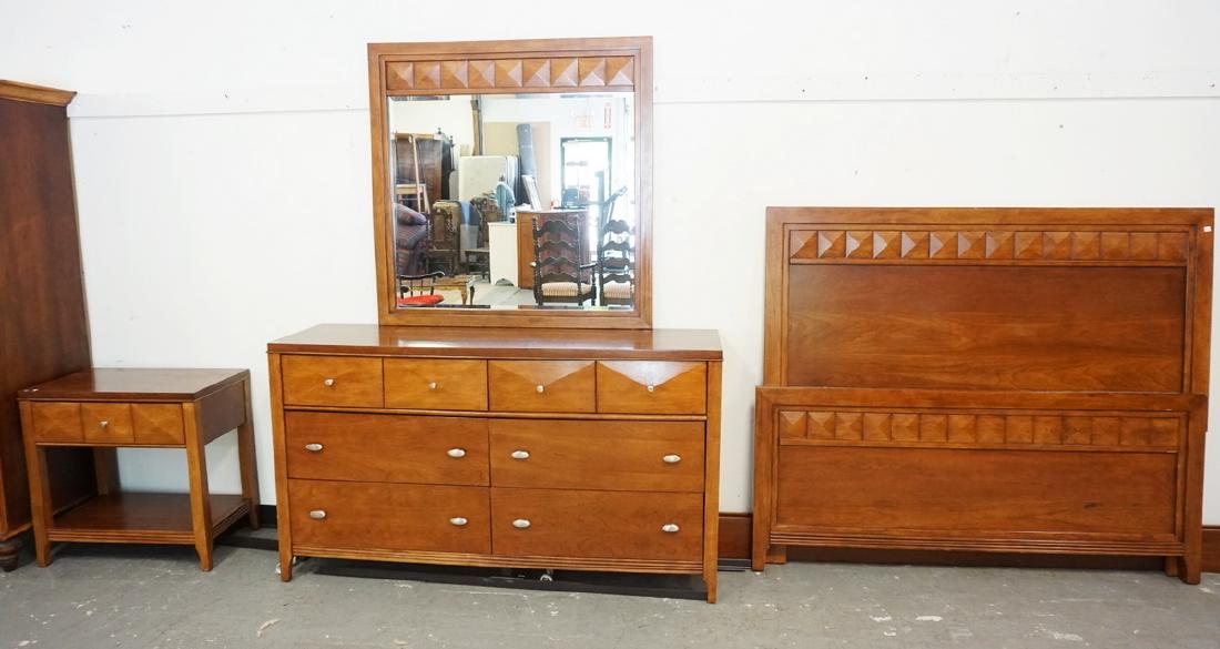 DAVIS INTL.3 PC MODERN BEDROOM SUITE. BED IS 65 IN (1 of 3)