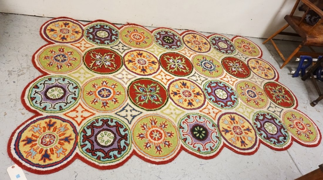 PIER 1 HOOKED RUG MEAURING 5 X 8 FEET. (1 of 3)