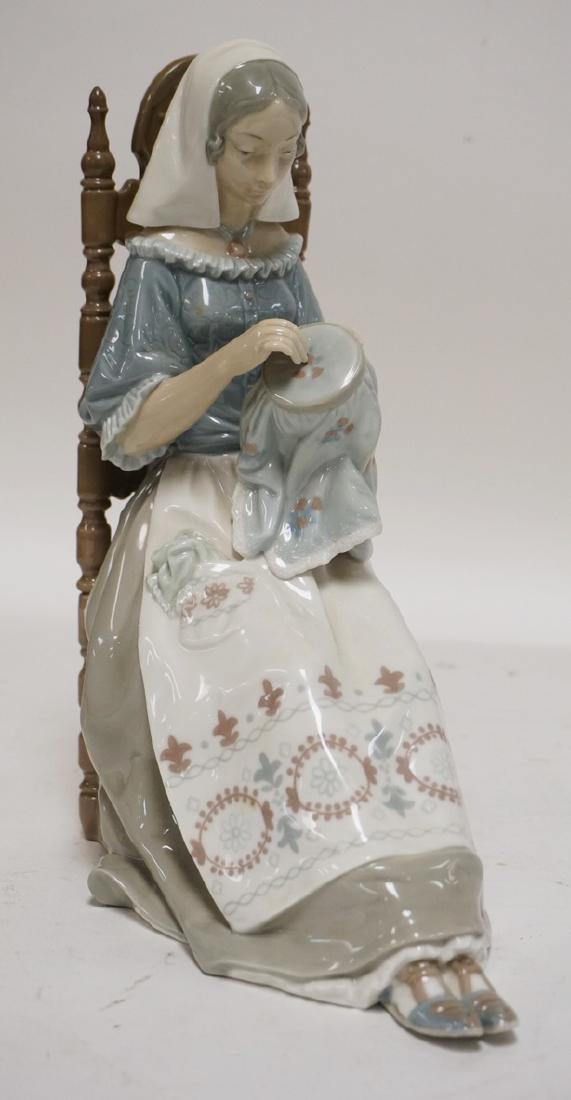 LLADRO PORCELAIN FIGURE OF A WOMAN DOING NEEDLEPOINT.: LLADRO PORCELAIN FIGURE OF A WOMAN DOING NEEDLEPOINT. 11 1/4 INCHES HIGH.