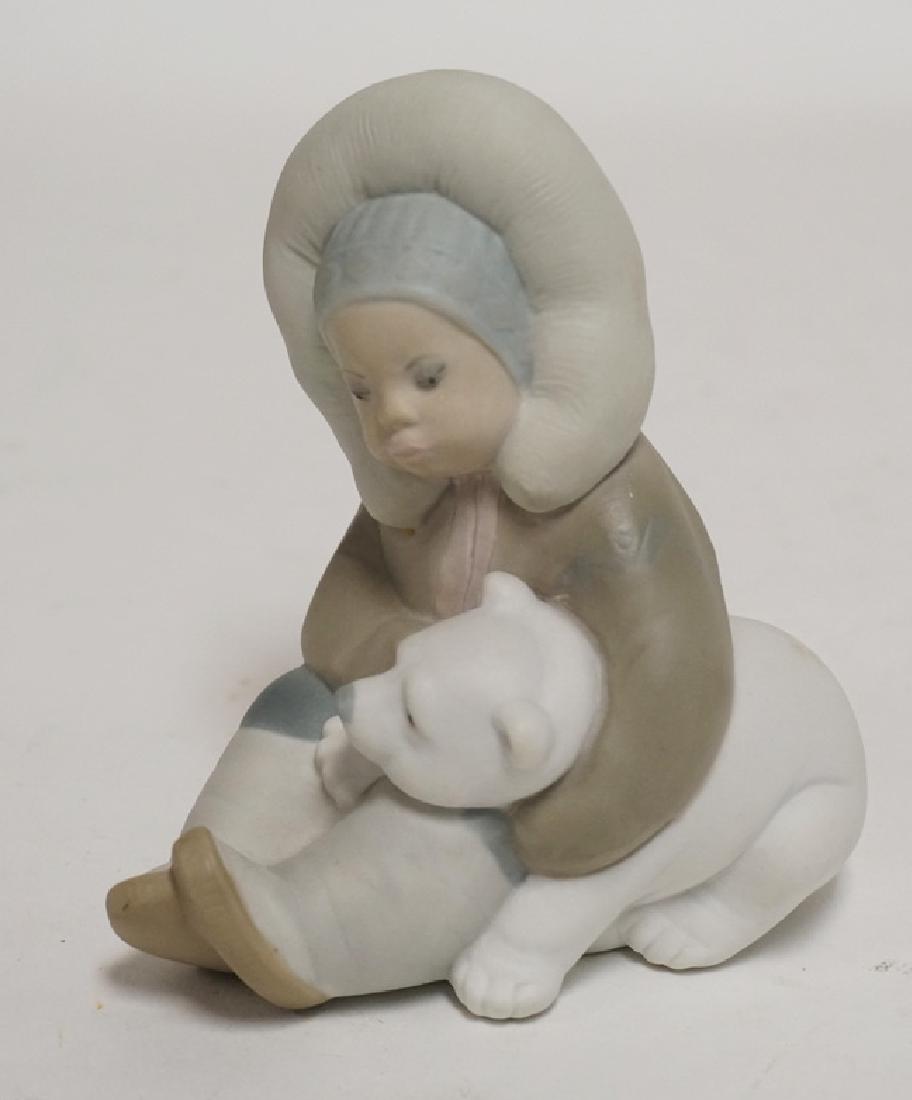 LLADRO PORCELAIN FIGURE OF AN ESKIMO BOY HOLDING A (1 of 2)