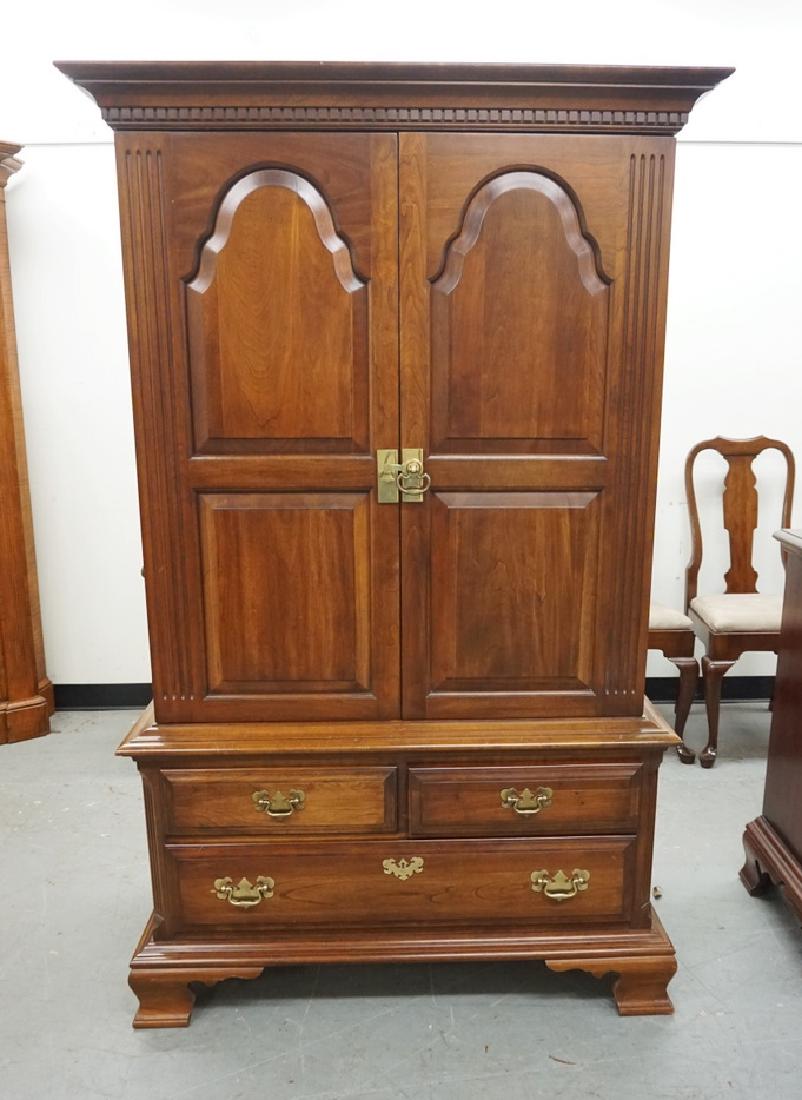 PENNSYLVANIA HOUSE WARDROBE WITH INTERIOR DRAWERS AND (1 of 4)