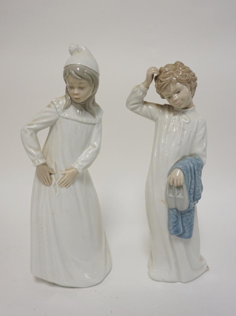 PAIR OF LLADRO NAO FIGURES- CHILDREN IN NIGHTGOWNS. (1 of 1)