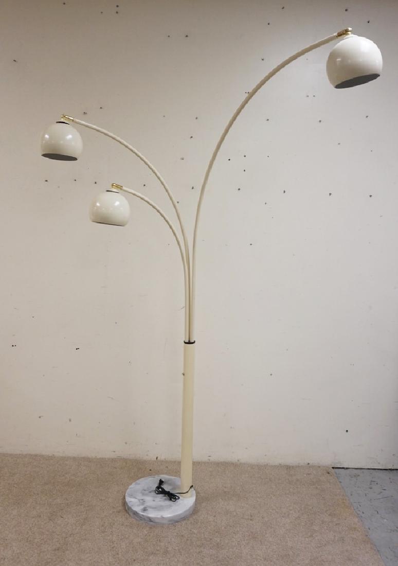 MID CENTURY MODERN FLOOR LAMP WITH 3 LIGHTS. (1 of 1)
