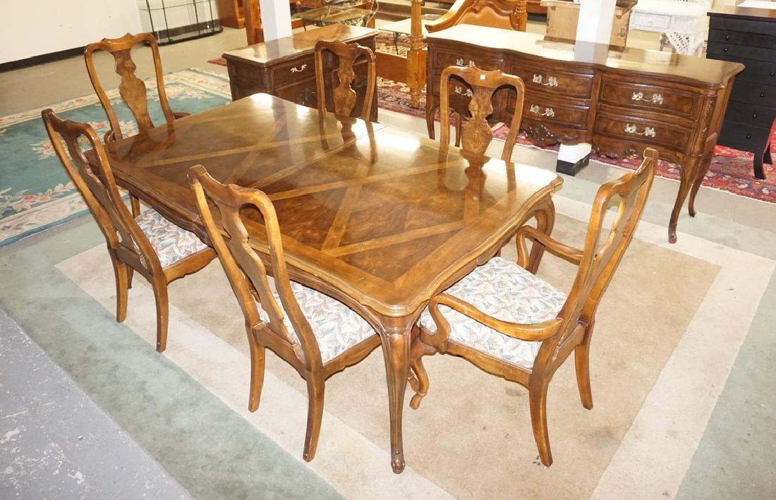 DREXEL HERITAGE DINING ROOM SET. TABLE WITH 2 LEAVES, 6
