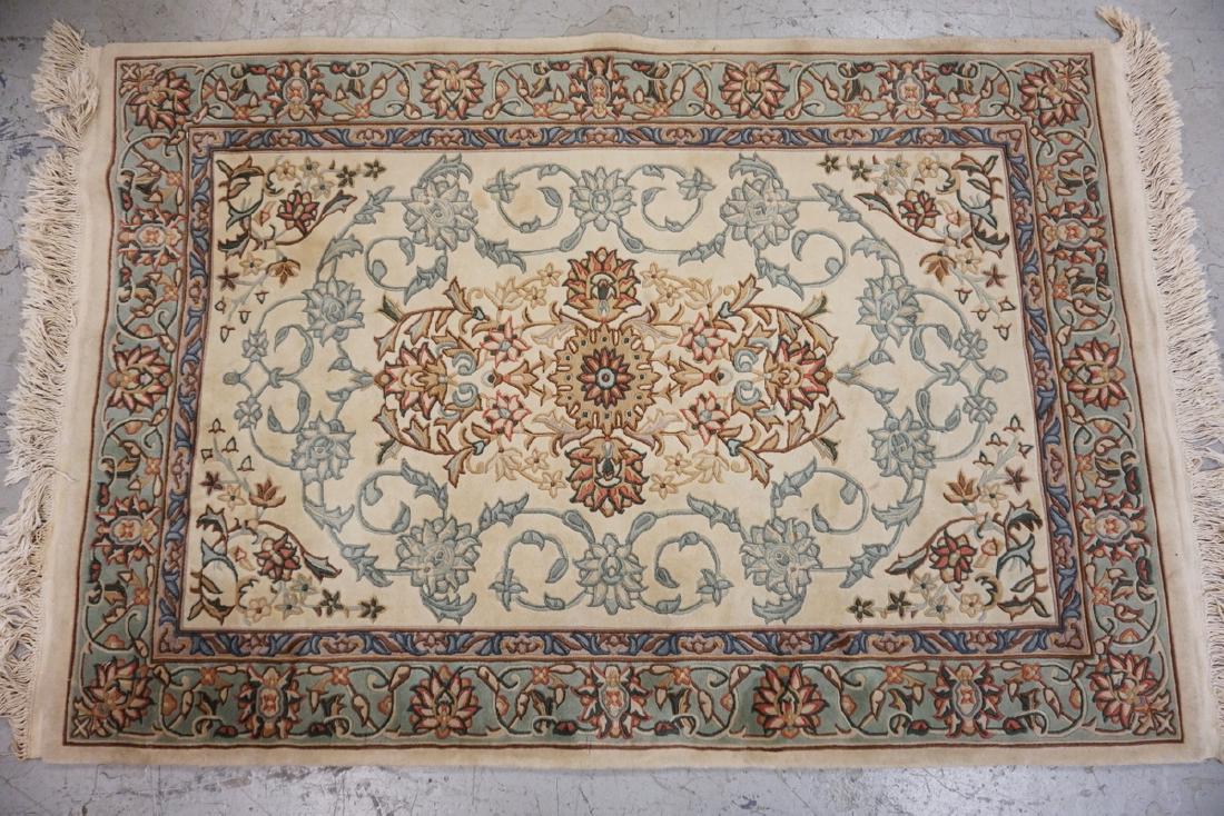 VERY FINELY WOVEN ORIENTAL THROW RUG MEASURING 3 FEET X: VERY FINELY WOVEN ORIENTAL THROW RUG MEASURING 3 FEET X 5 FEET.