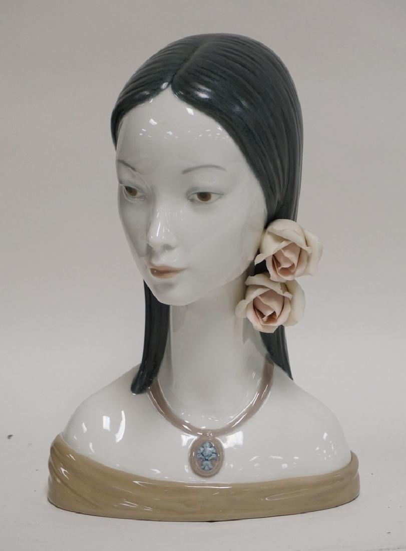 LLADRO PORCELAIN *LA MAJA* BUST OF A WOMAN MEASURING 12 (1 of 2)