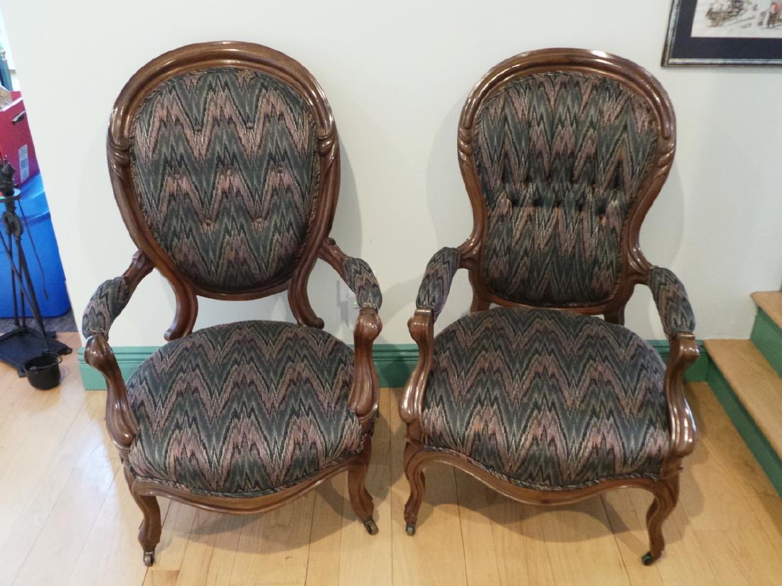 PAIR OF VICTORIAN WALNUT PARLOR CHAIRS. TUFTED (1 of 2)